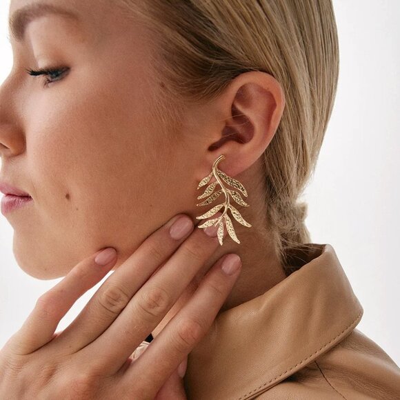 NEW Textured 18K Gold Plated Leaves Branch Statement Earrings - Picture 1 of 5